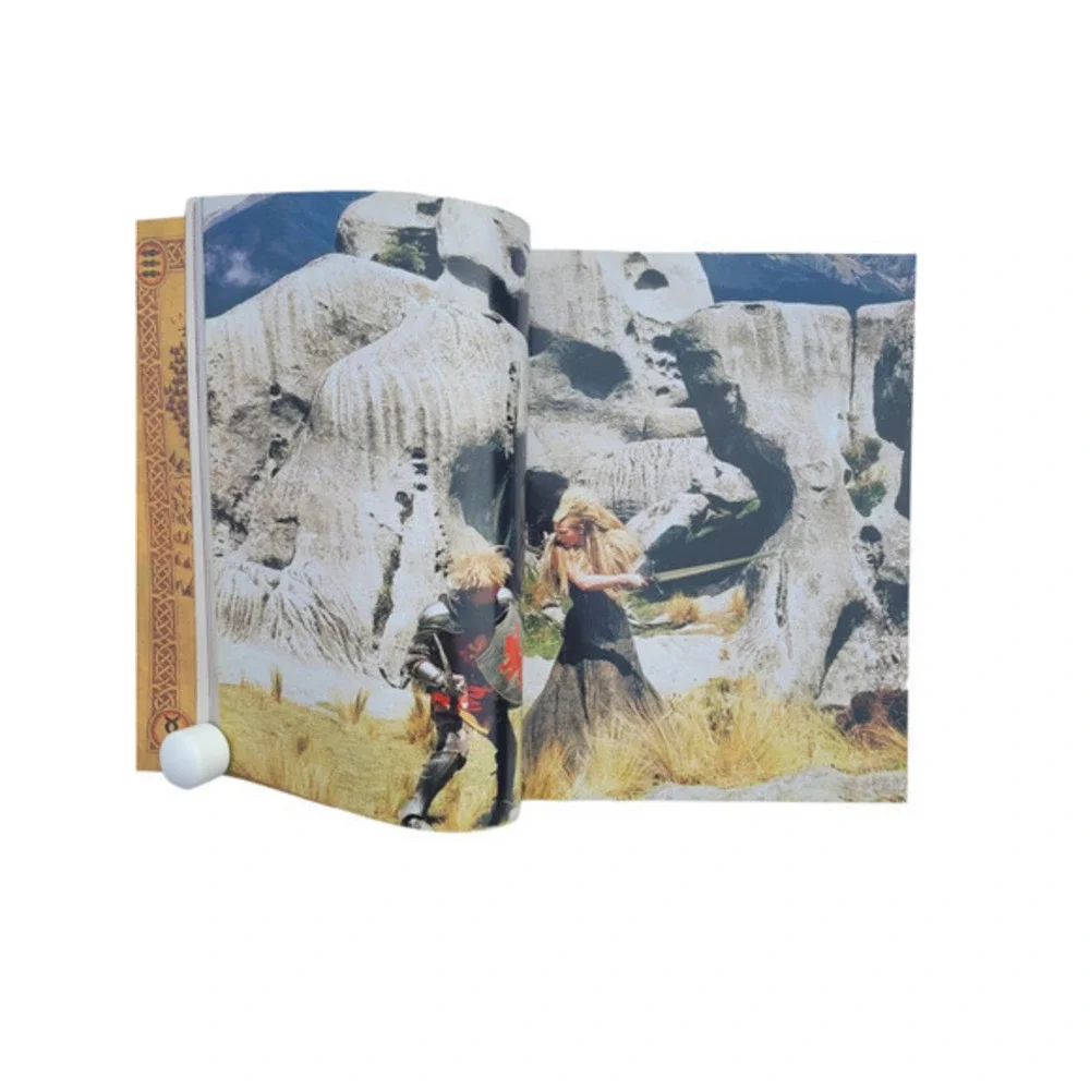Walt Disney Picture, The Chronicles‎ of Narnia Fantasy 2005 Paperback Book
